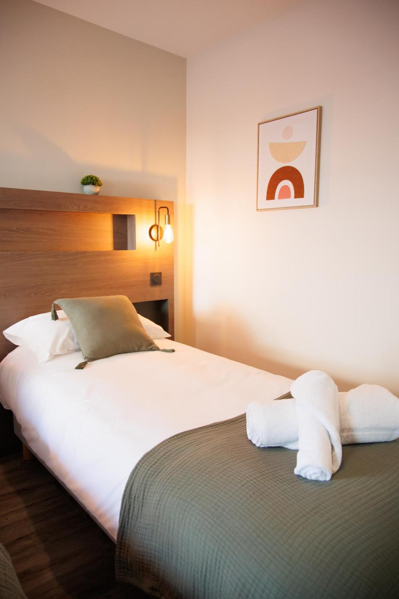 Appart'Hotel Le Corot - Acces Autonome - Saint-Junien Centre Екстериор снимка