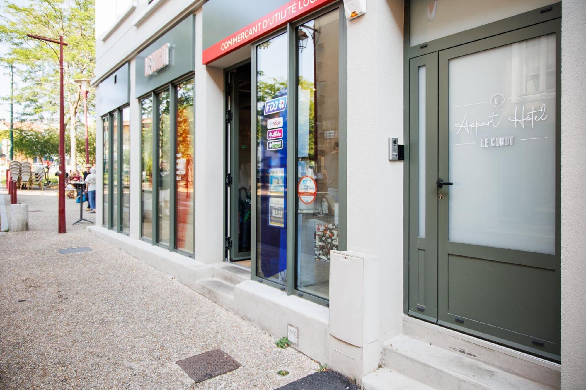 Appart'Hotel Le Corot - Acces Autonome - Saint-Junien Centre Екстериор снимка