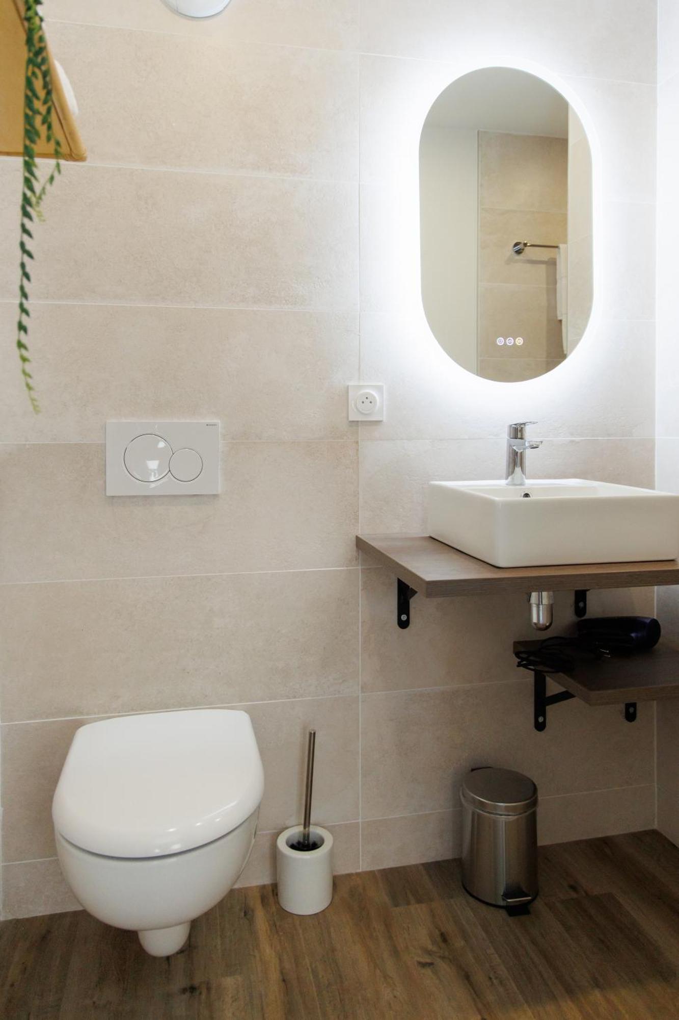 Appart'Hotel Le Corot - Acces Autonome - Saint-Junien Centre Екстериор снимка