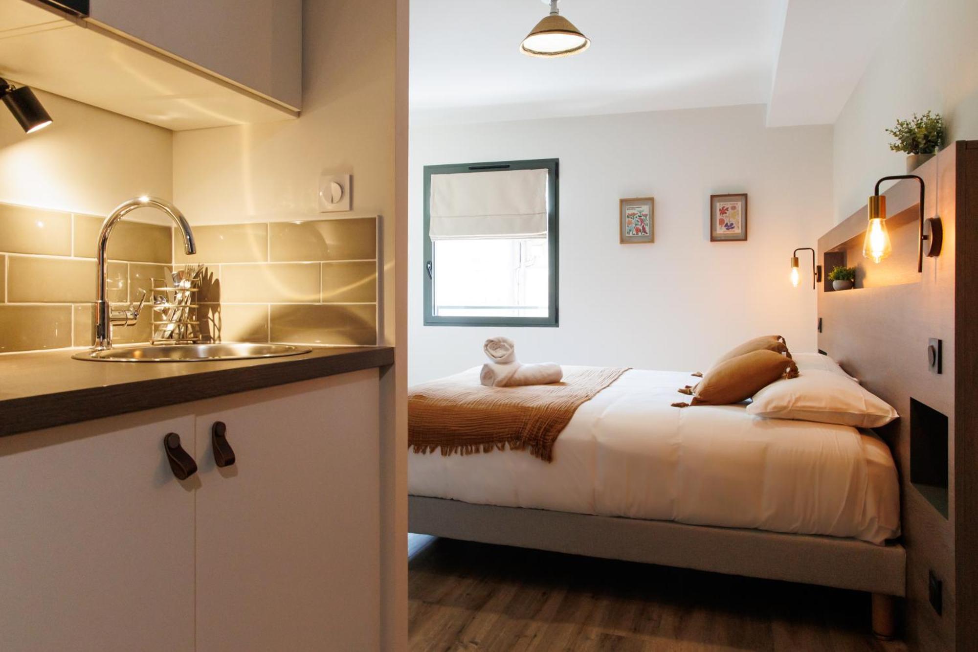 Appart'Hotel Le Corot - Acces Autonome - Saint-Junien Centre Екстериор снимка