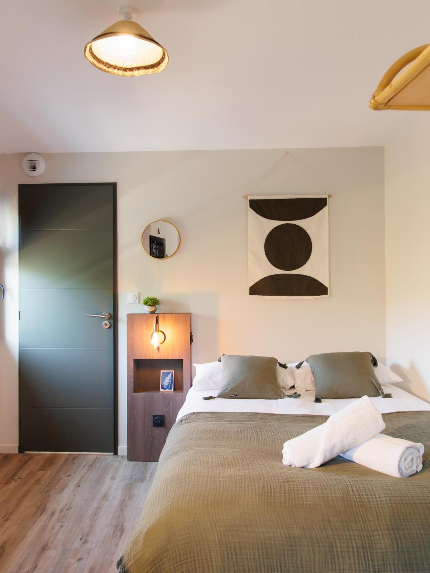 Appart'Hotel Le Corot - Acces Autonome - Saint-Junien Centre Екстериор снимка