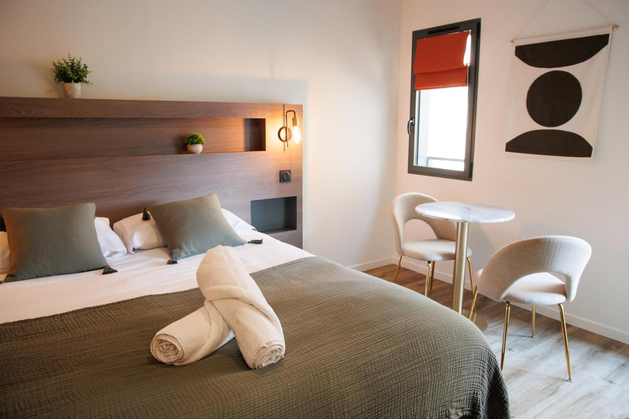 Appart'Hotel Le Corot - Acces Autonome - Saint-Junien Centre Екстериор снимка