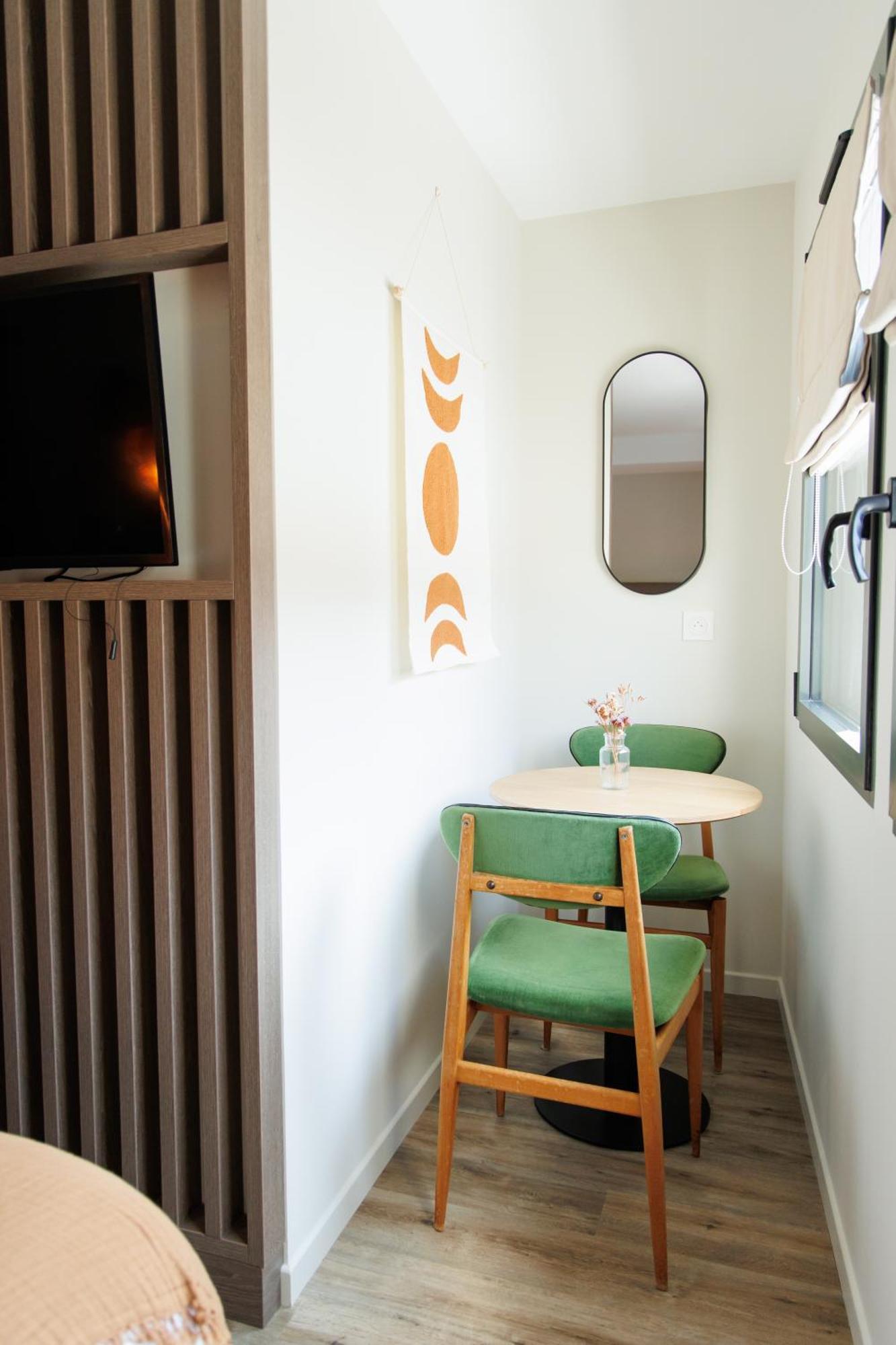 Appart'Hotel Le Corot - Acces Autonome - Saint-Junien Centre Екстериор снимка