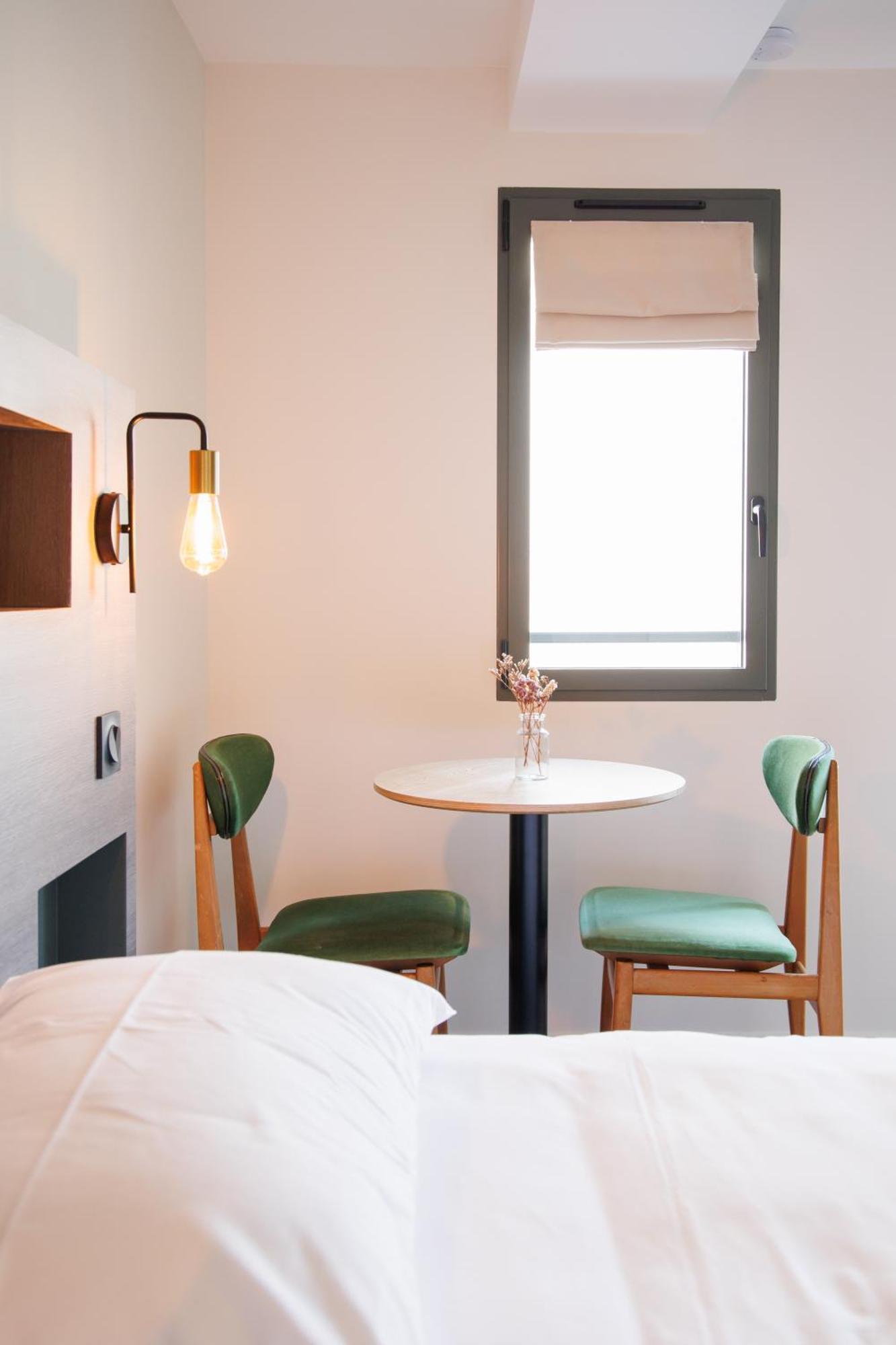 Appart'Hotel Le Corot - Acces Autonome - Saint-Junien Centre Екстериор снимка