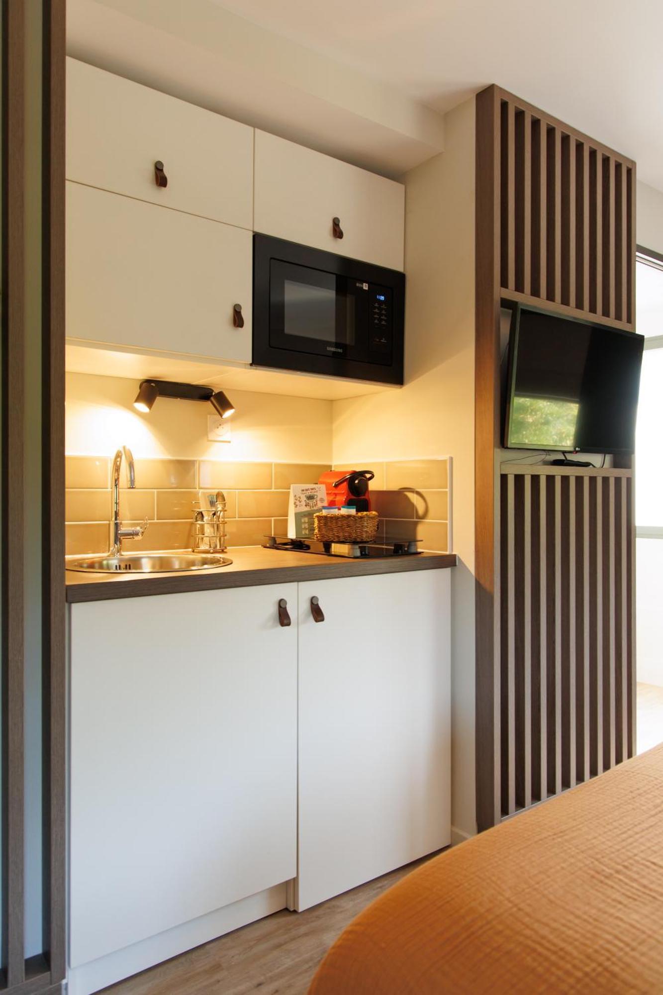 Appart'Hotel Le Corot - Acces Autonome - Saint-Junien Centre Екстериор снимка