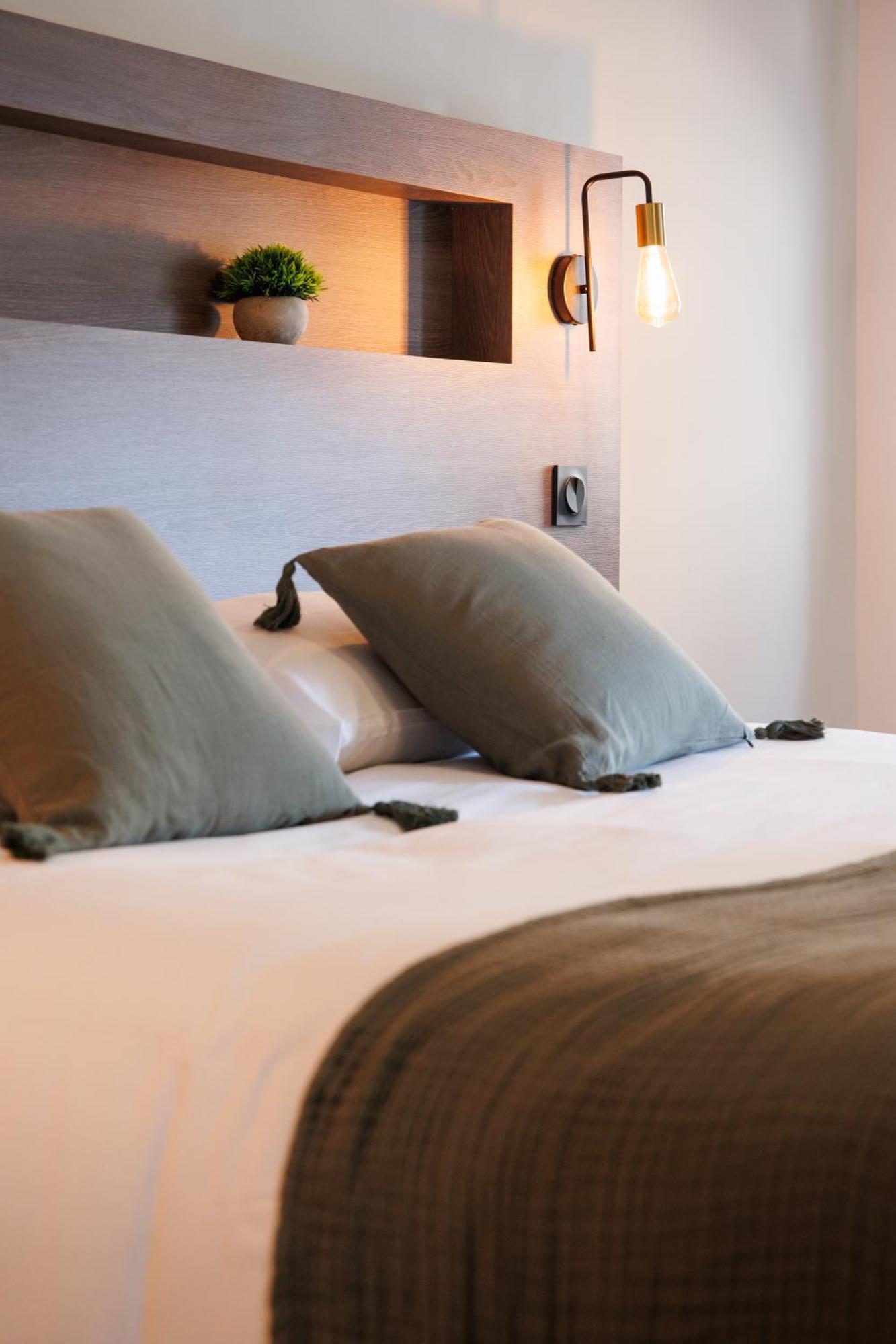 Appart'Hotel Le Corot - Acces Autonome - Saint-Junien Centre Екстериор снимка