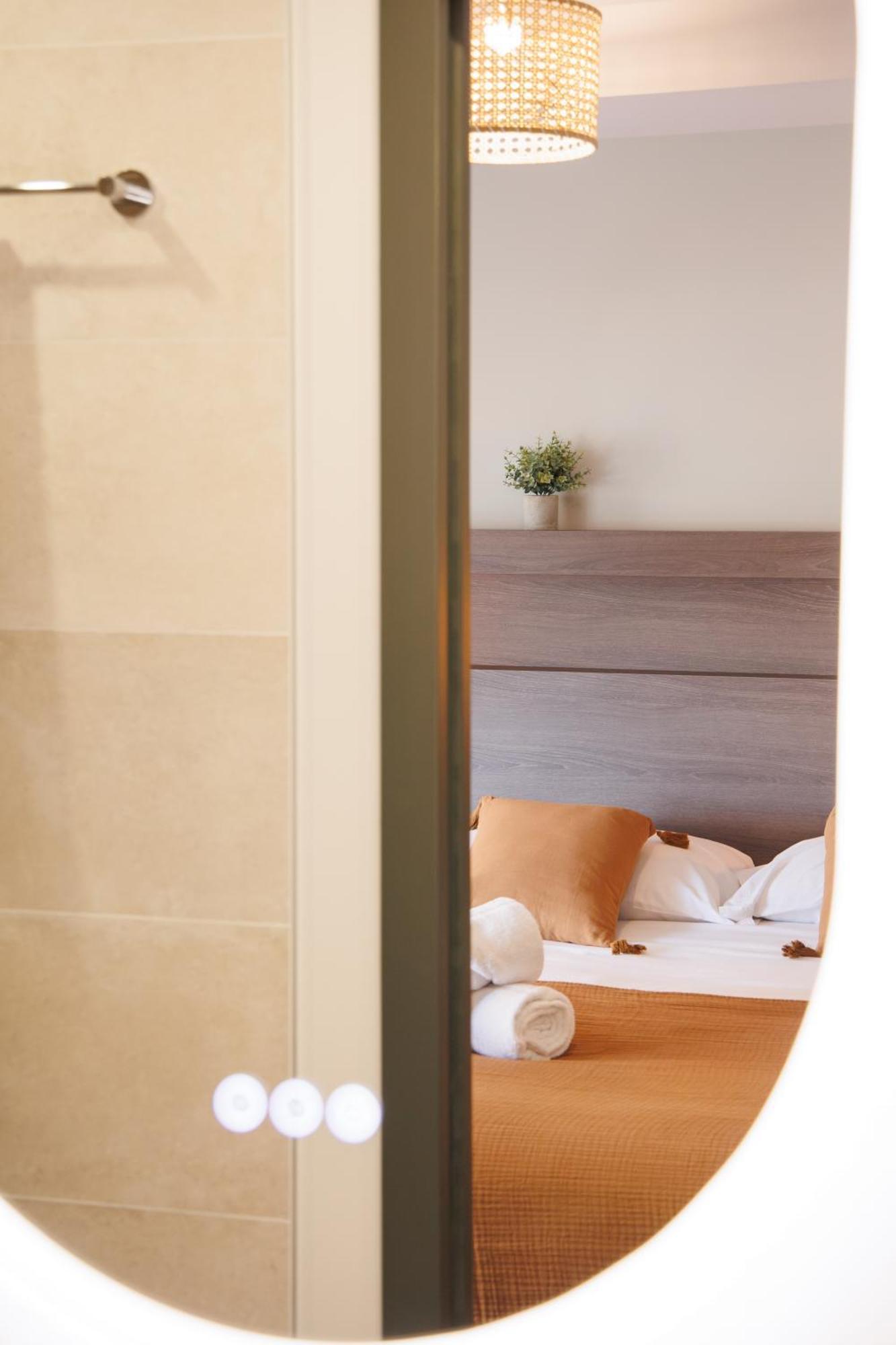 Appart'Hotel Le Corot - Acces Autonome - Saint-Junien Centre Екстериор снимка