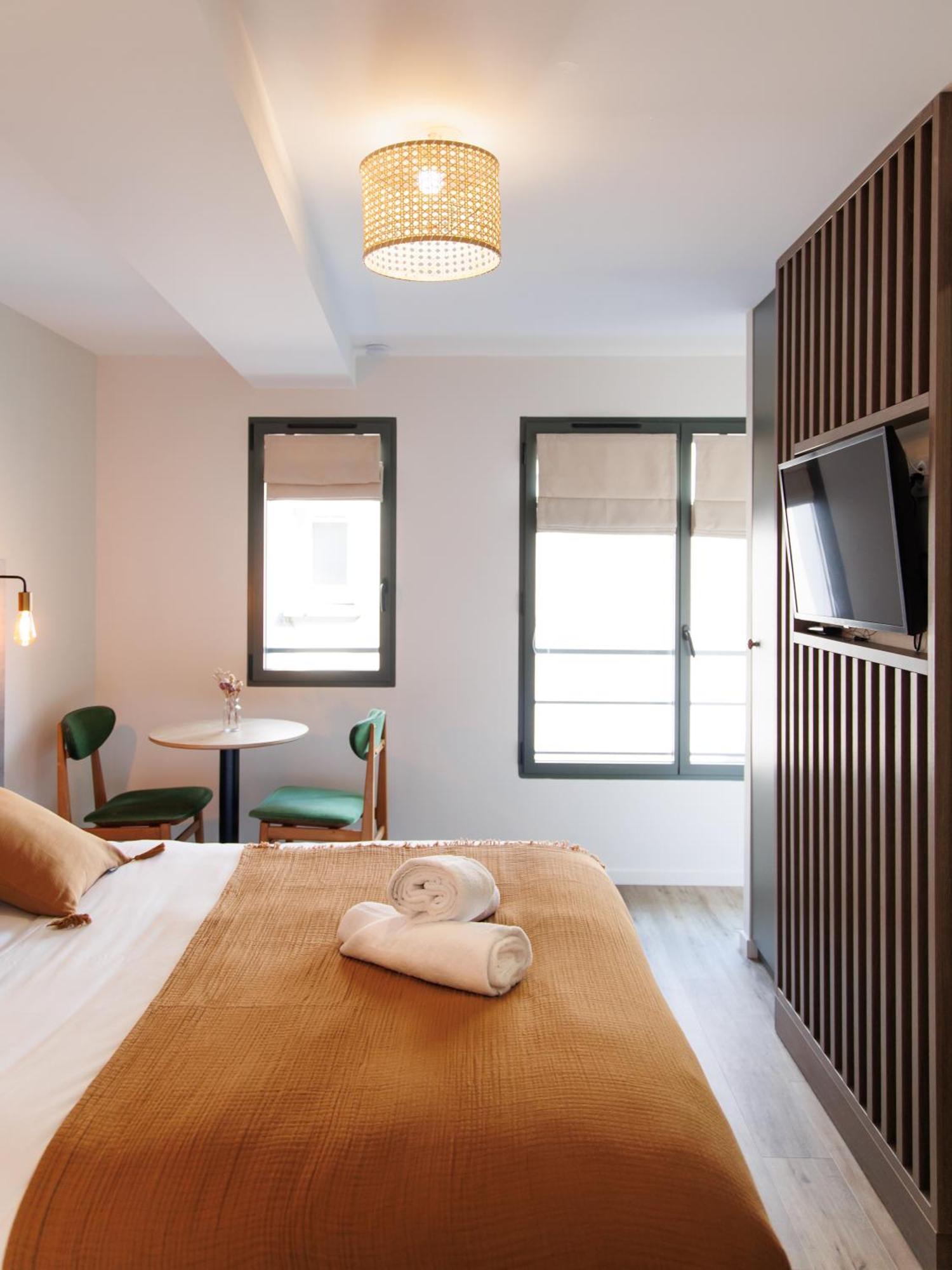Appart'Hotel Le Corot - Acces Autonome - Saint-Junien Centre Екстериор снимка