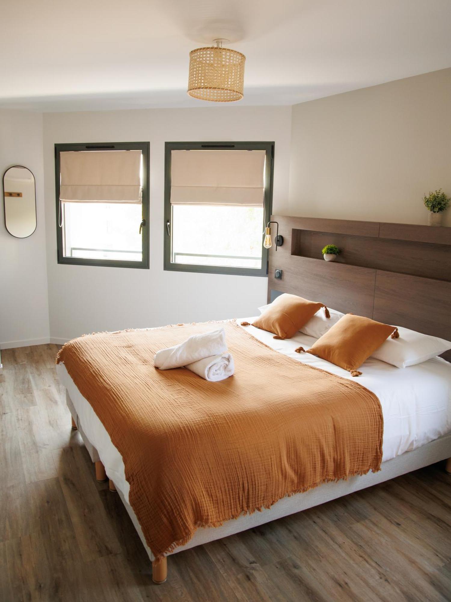 Appart'Hotel Le Corot - Acces Autonome - Saint-Junien Centre Екстериор снимка