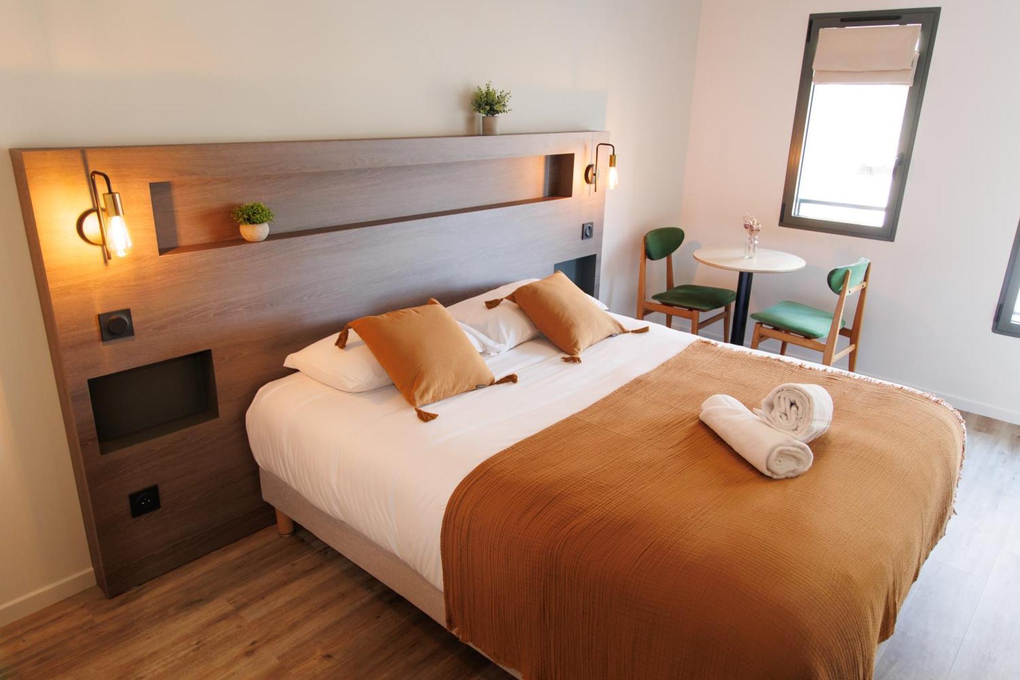 Appart'Hotel Le Corot - Acces Autonome - Saint-Junien Centre Екстериор снимка