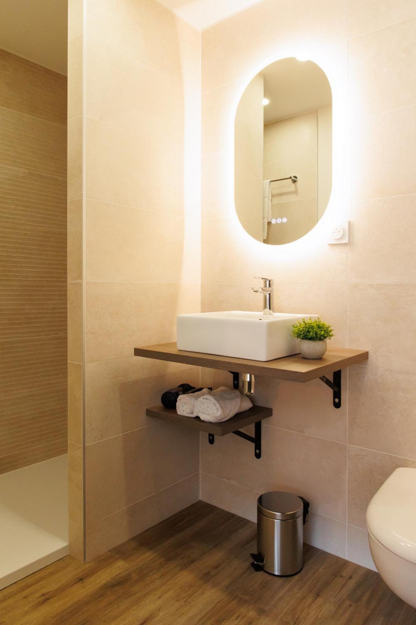 Appart'Hotel Le Corot - Acces Autonome - Saint-Junien Centre Екстериор снимка