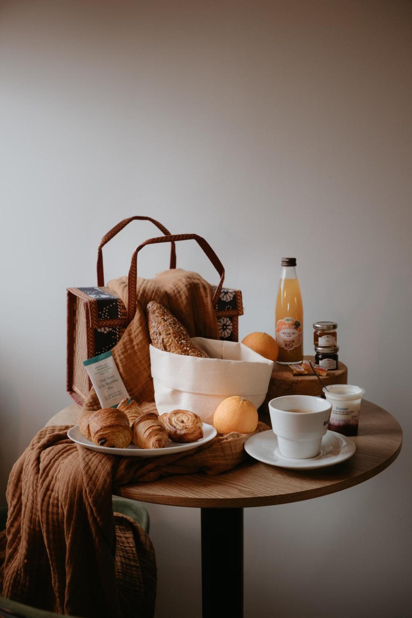 Appart'Hotel Le Corot - Acces Autonome - Saint-Junien Centre Екстериор снимка